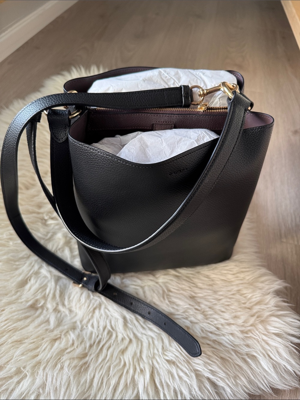 Coach TOWN BUCKET BAG Black Genuine Leather Shoulder with Gold Hardware - Picture 2 of 5